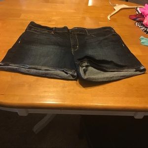 LEVI gold shorts size 22